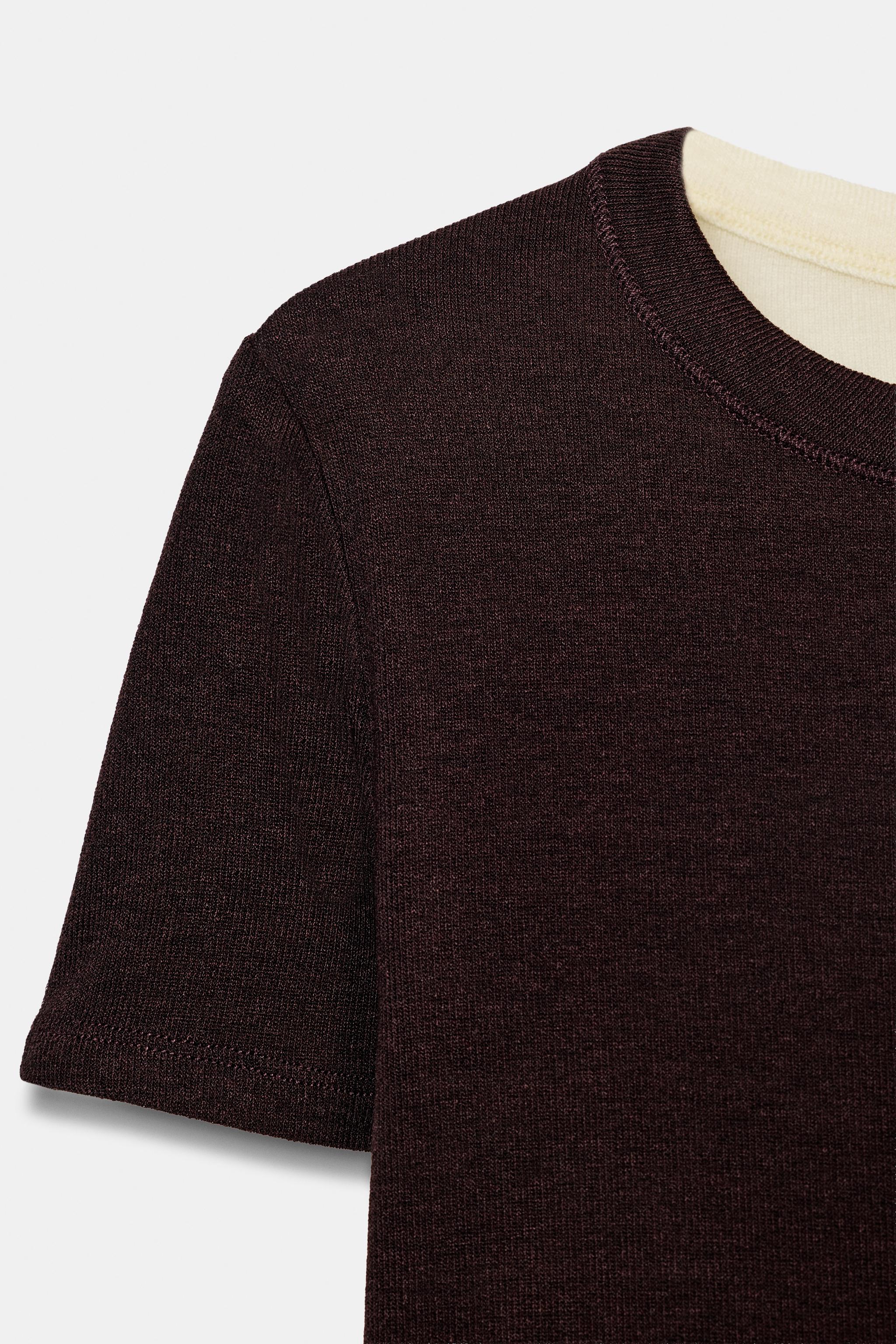 T-SHIRT EN MATIÈRES VARIÉES À MANCHES COURTES